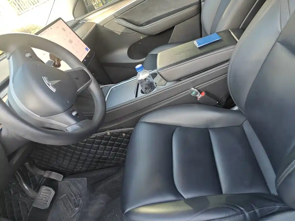 Tesla Model Y — миниатюра 8