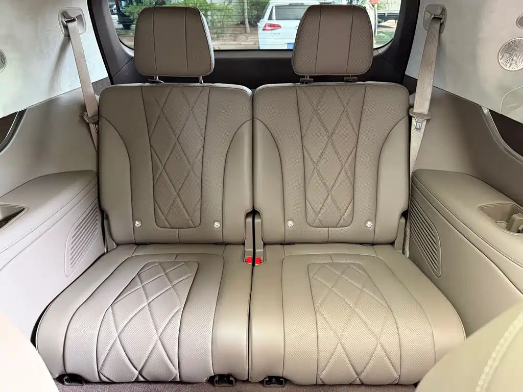 AITO ASK THE WORLD M9