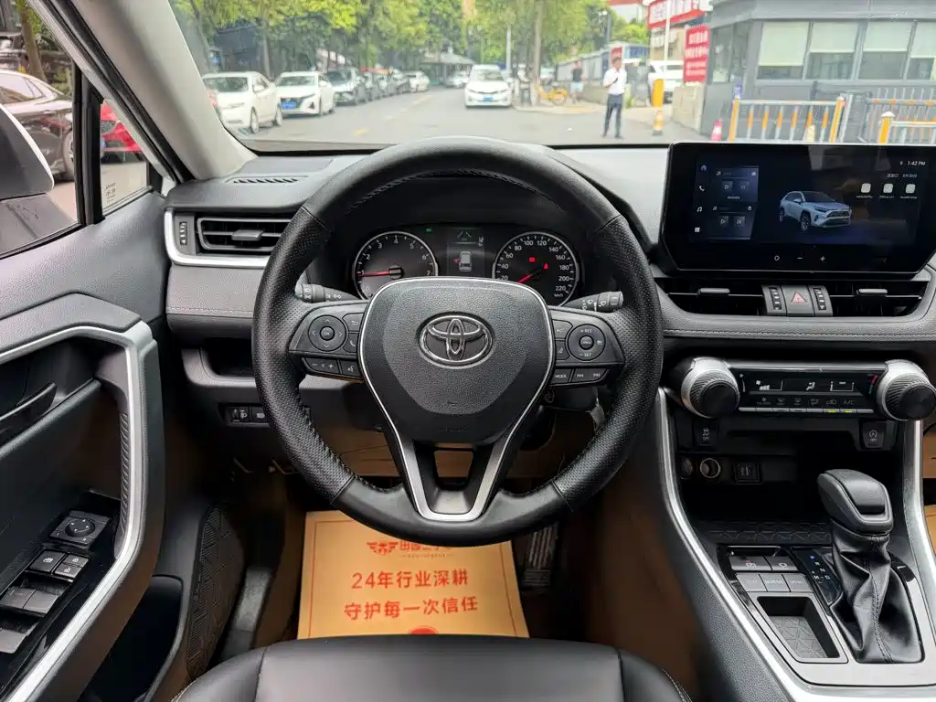 Toyota RAV4 — миниатюра 14