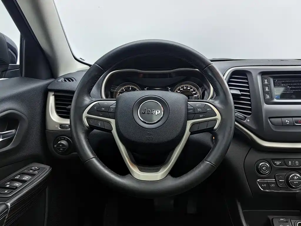 Jeep Cherokee — миниатюра 11
