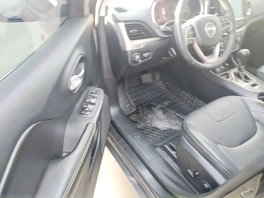 Jeep Cherokee — миниатюра 16