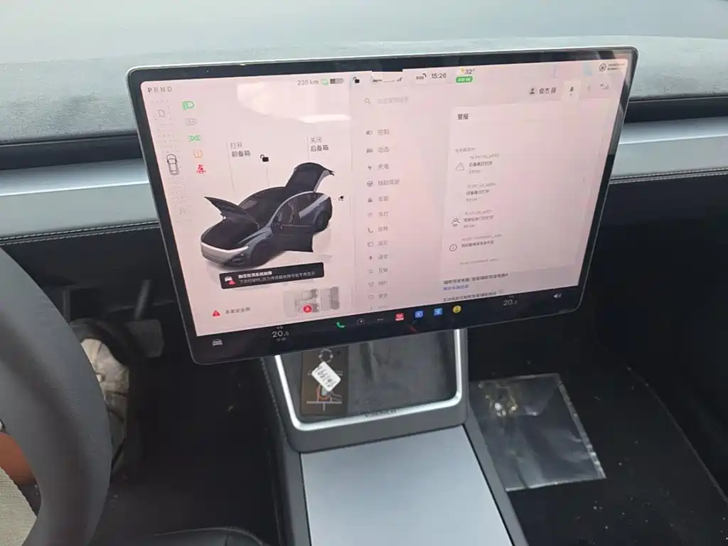 Tesla Model Y — миниатюра 13