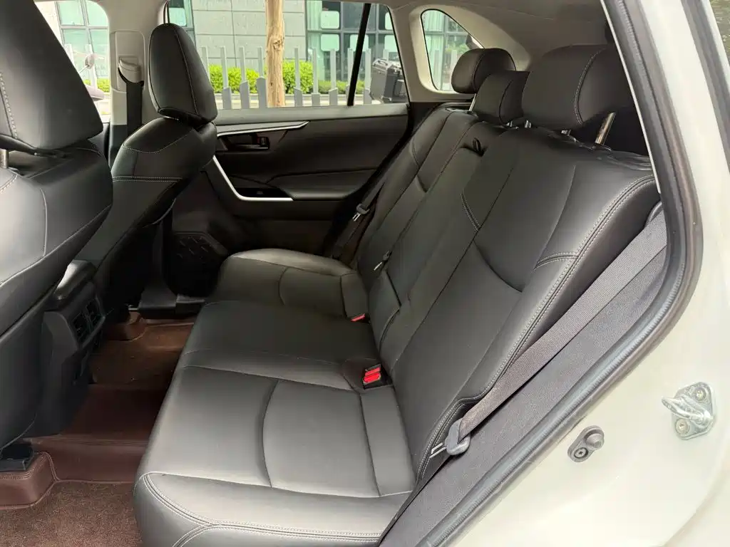 Toyota RAV4 — миниатюра 12