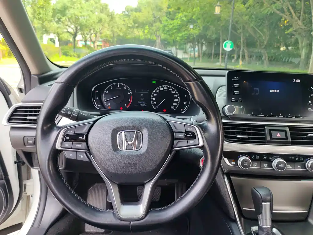 Honda Accord — миниатюра 9