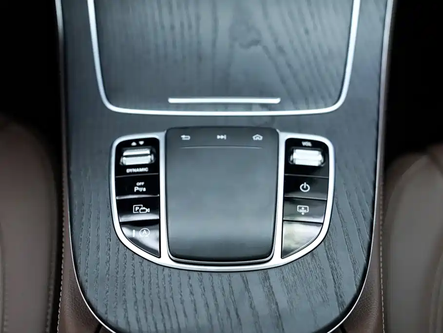 Mercedes-Benz E-Class — миниатюра 10