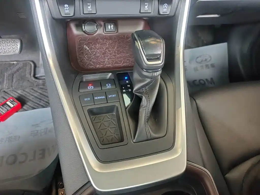 Toyota RAV4 — миниатюра 14