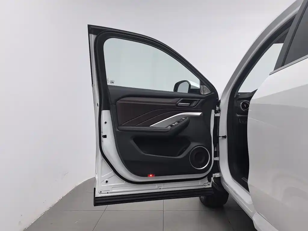 Wey Wey VV6 — миниатюра 8