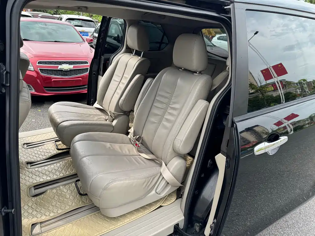 Mazda 8 2011 2.3L Luxury