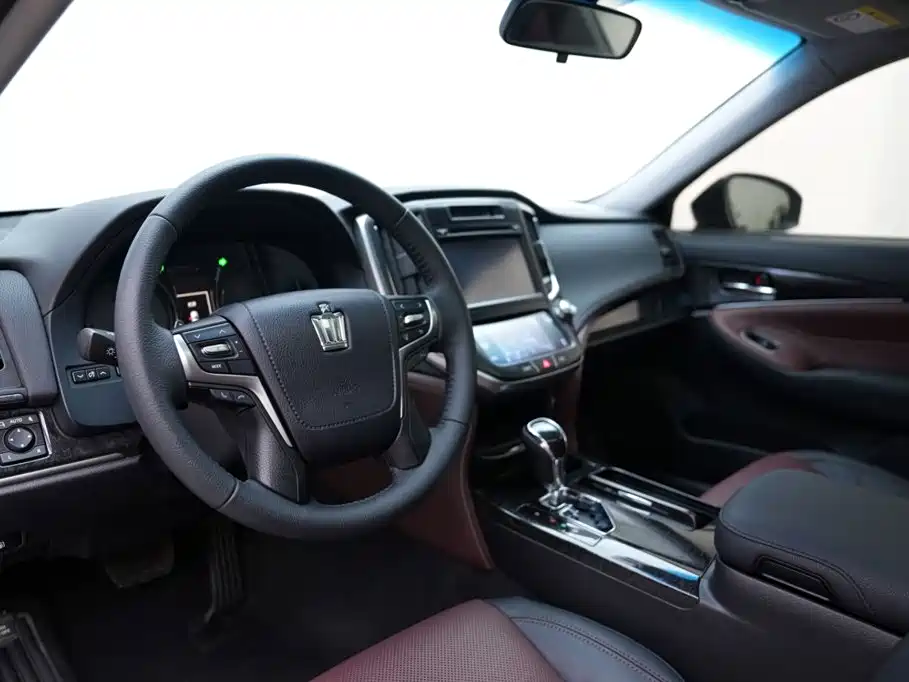 Toyota Crown — миниатюра 6