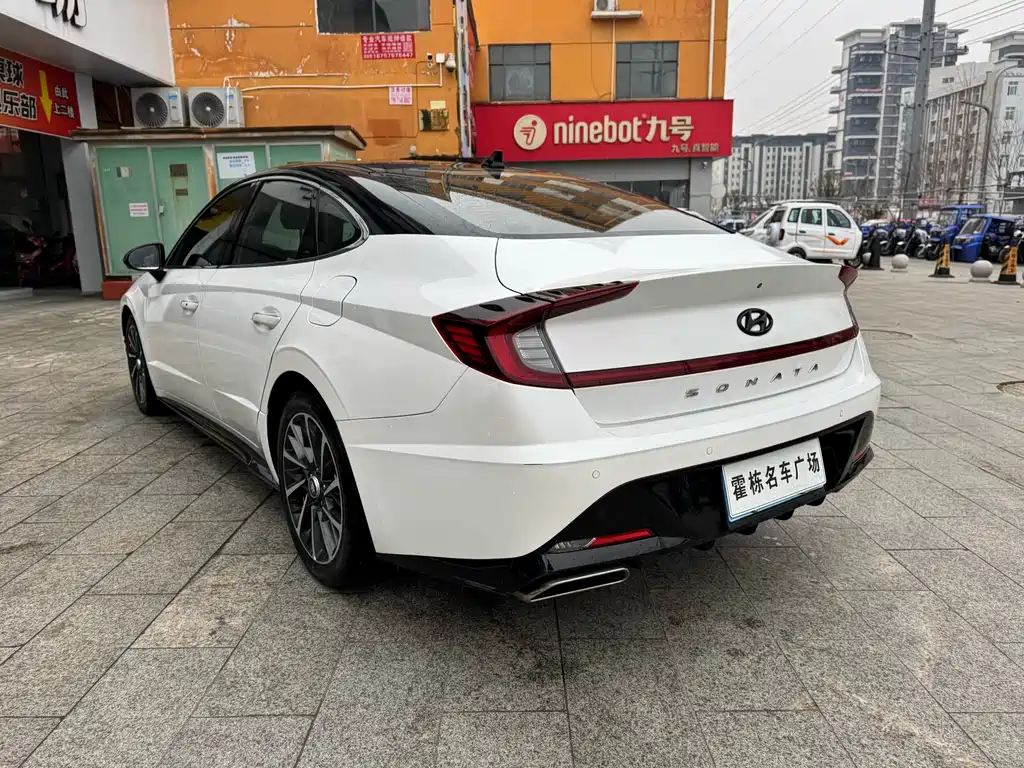 HYUNDAI SONATA