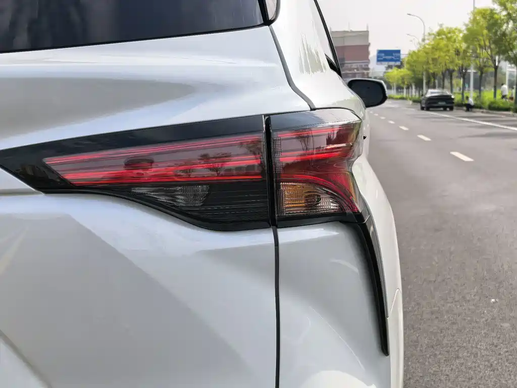 Toyota Sienna — миниатюра 22