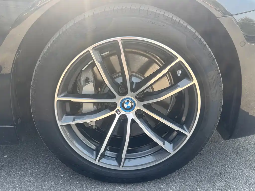 BMW 5 Series New Energy — миниатюра 7