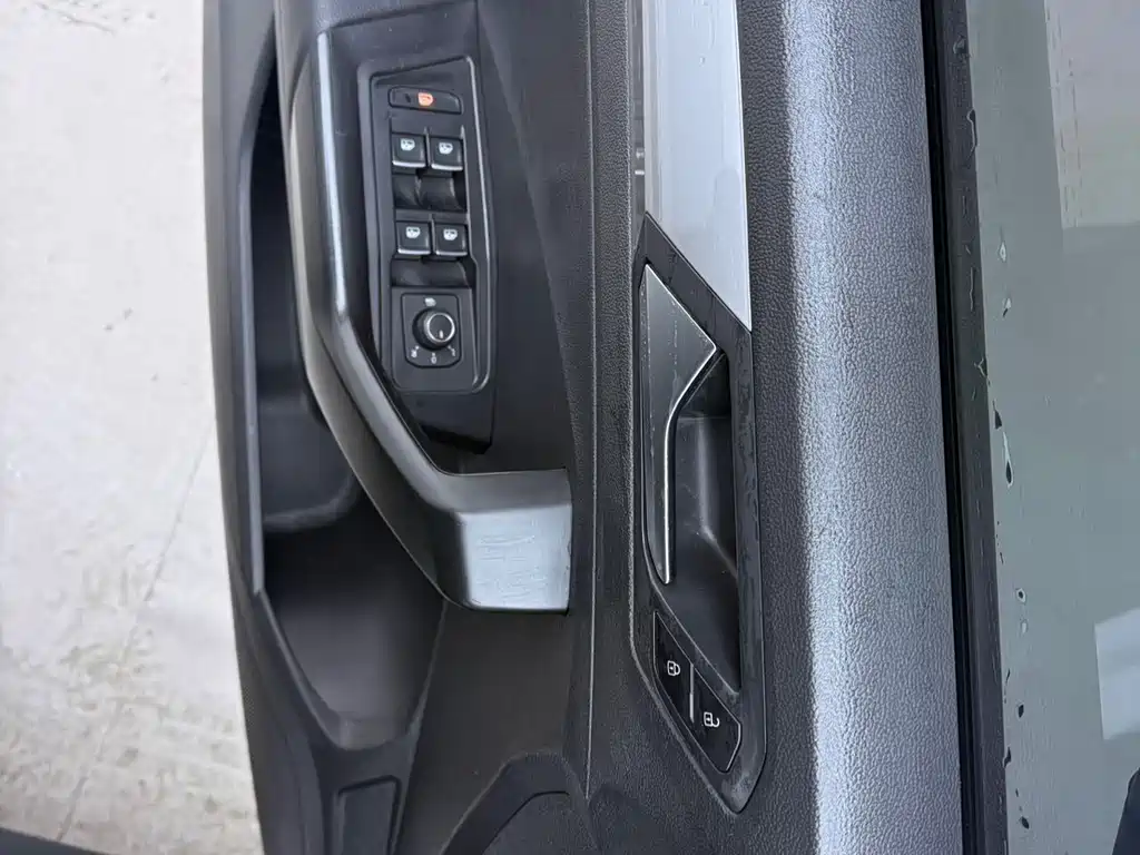 VOLKSWAGEN T ROC EXPLORING SONGS