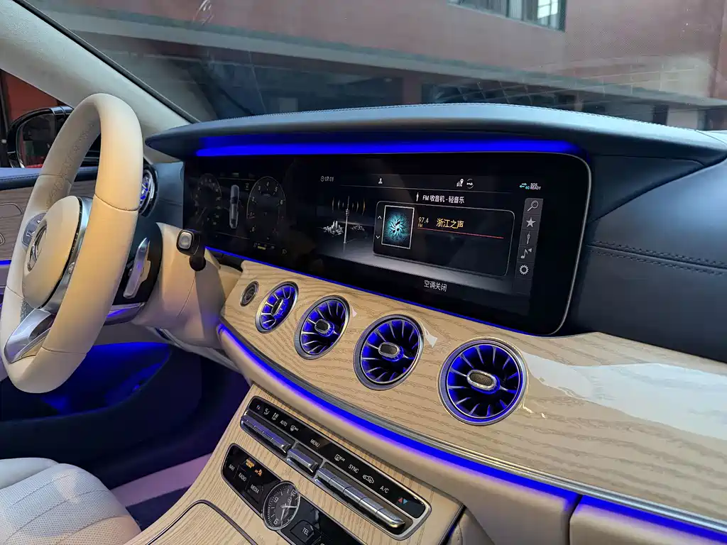 Mercedes-Benz E-Class (Import) — миниатюра 24
