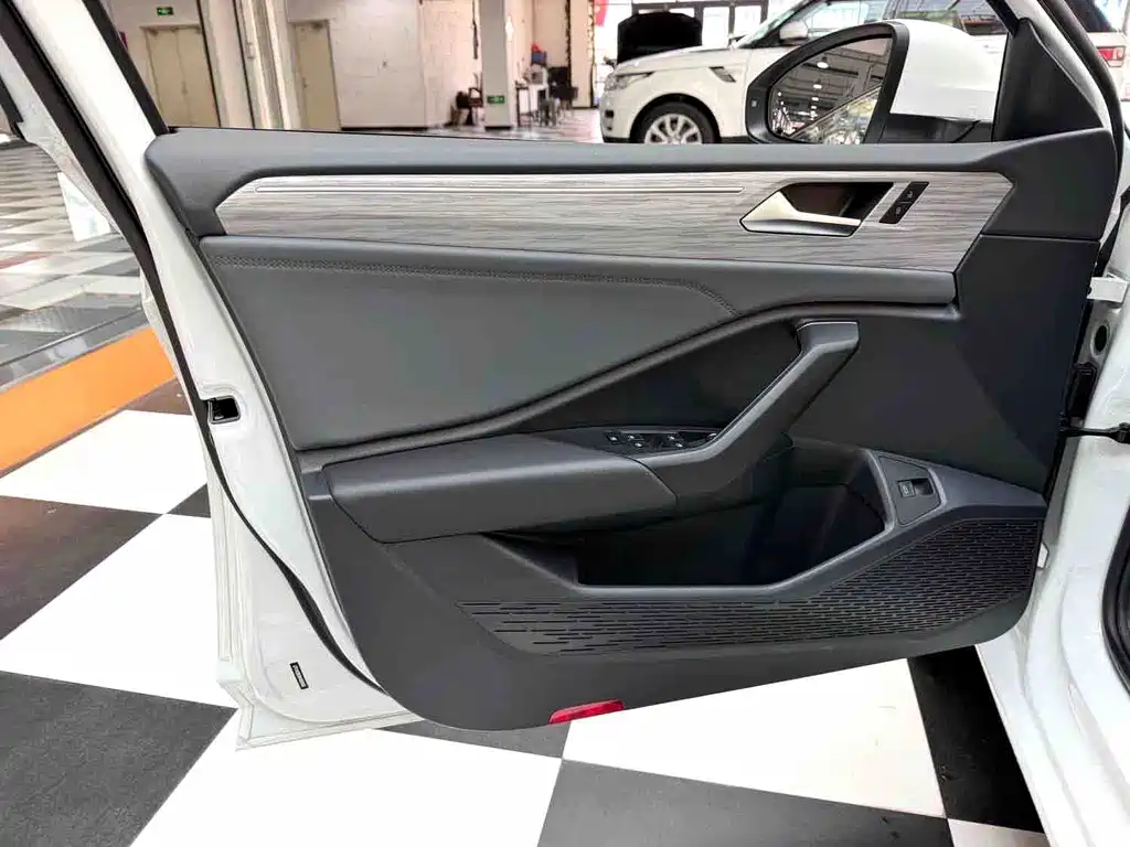 Volkswagen Sagitar — миниатюра 4