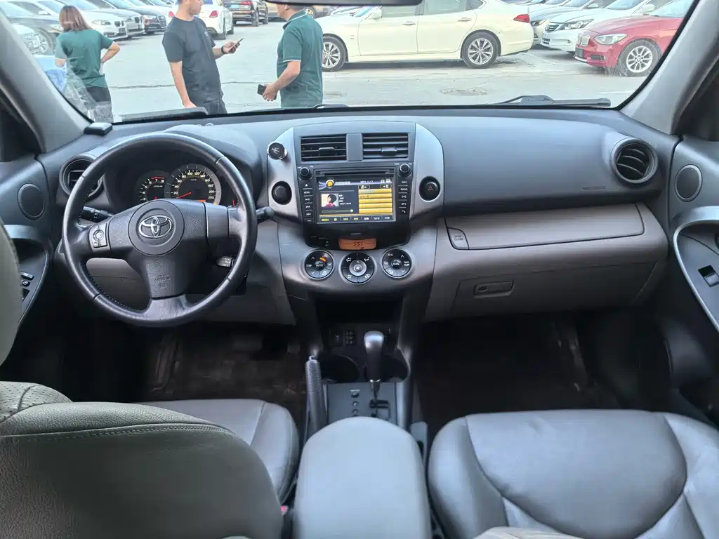 Toyota RAV4 — миниатюра 11