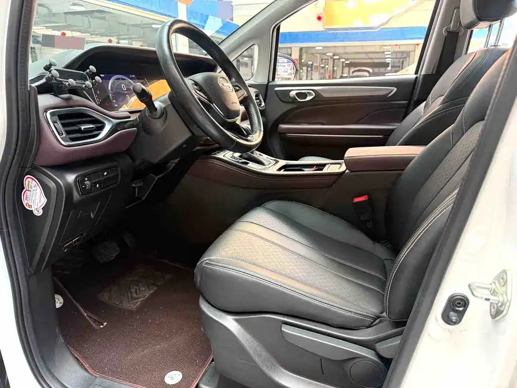 GAC Motor Trumpchi M6 — миниатюра 5
