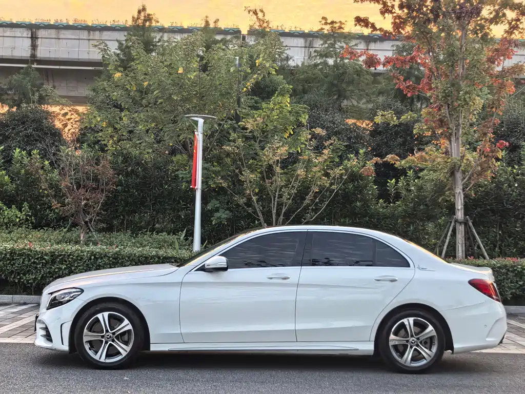 Mercedes-Benz C-Class — миниатюра 7