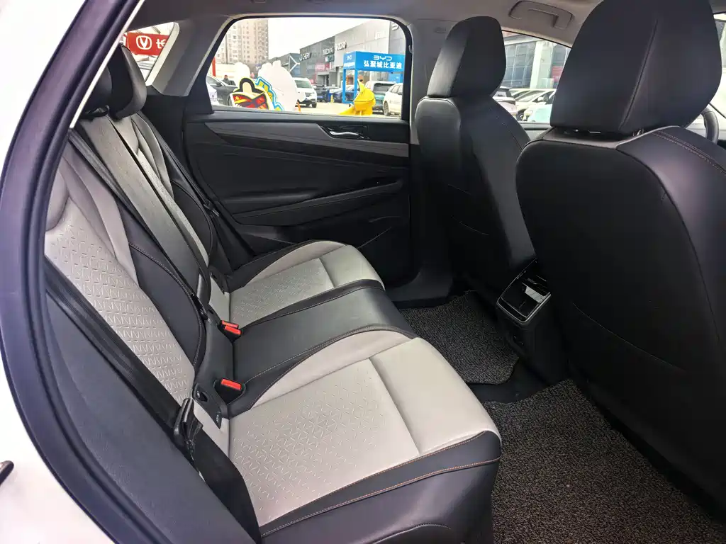 VOLKSWAGEN ID.7 VIZZION