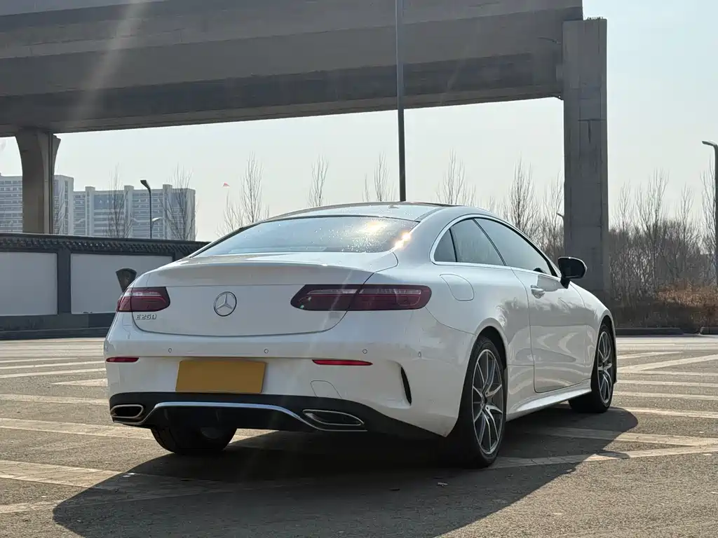 MERCEDES-BENZ E CLASS