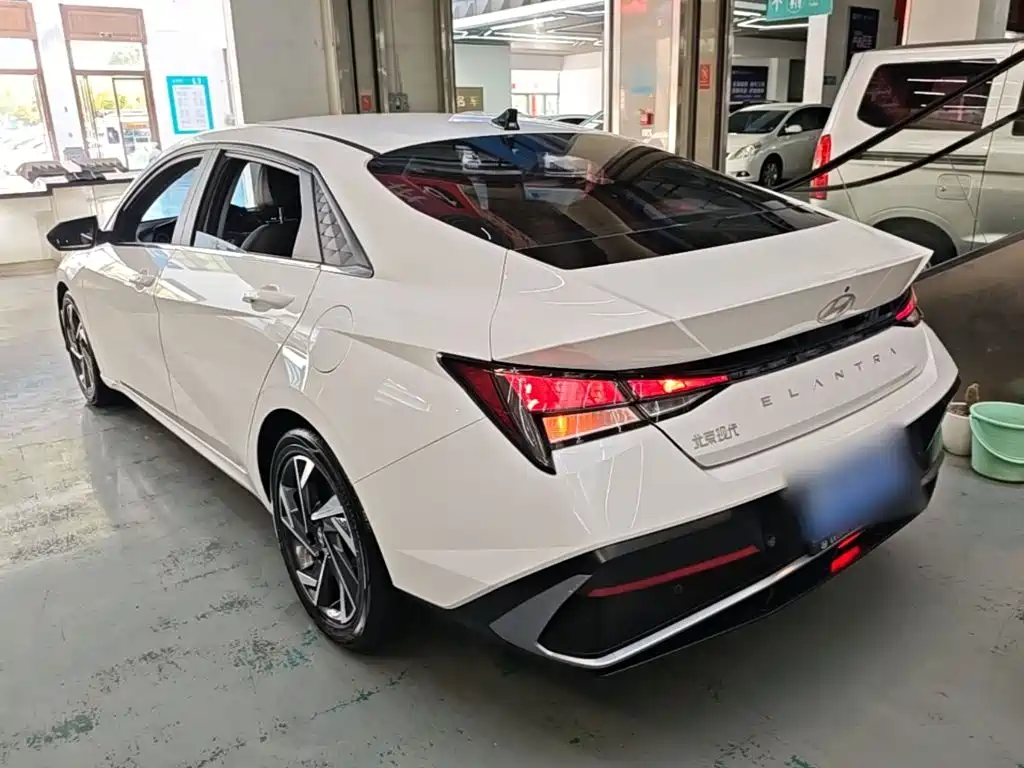 Hyundai Elantra — миниатюра 5