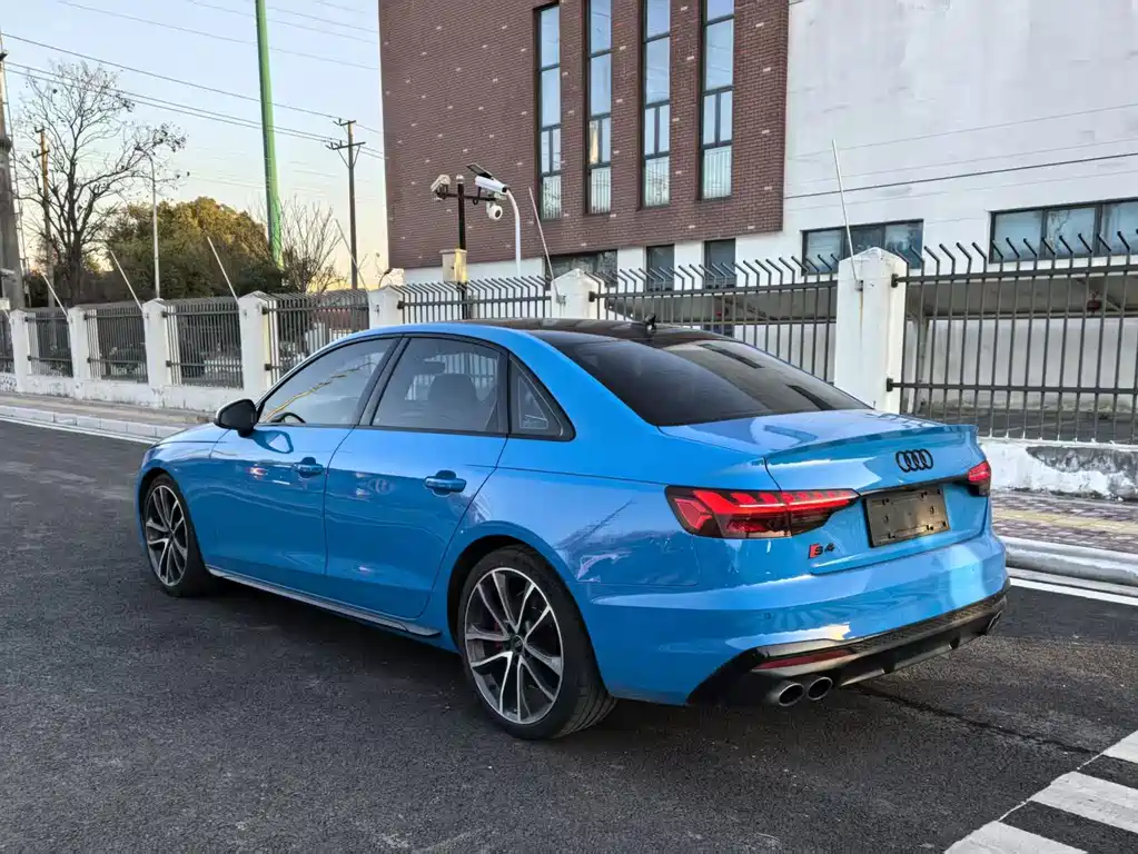 AUDI S4