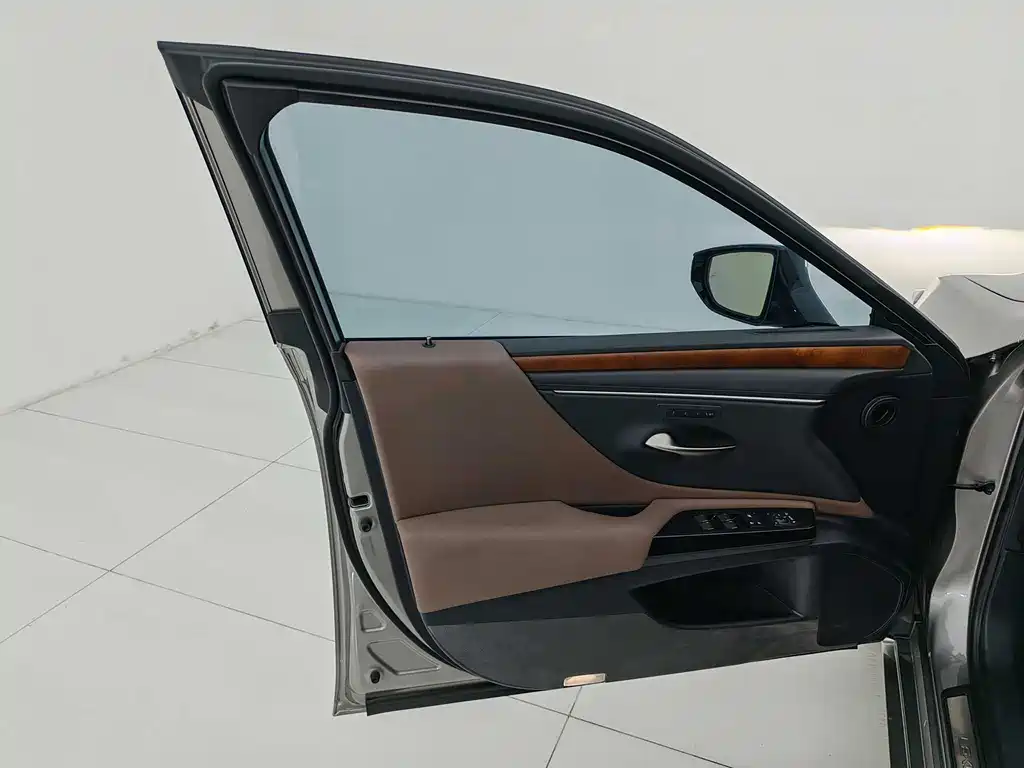 Lexus ES 2024 200 Premium