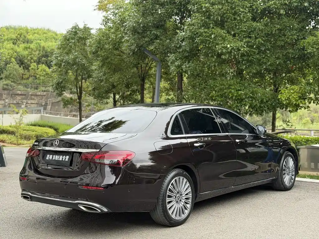 Mercedes-Benz E-Class — миниатюра 7