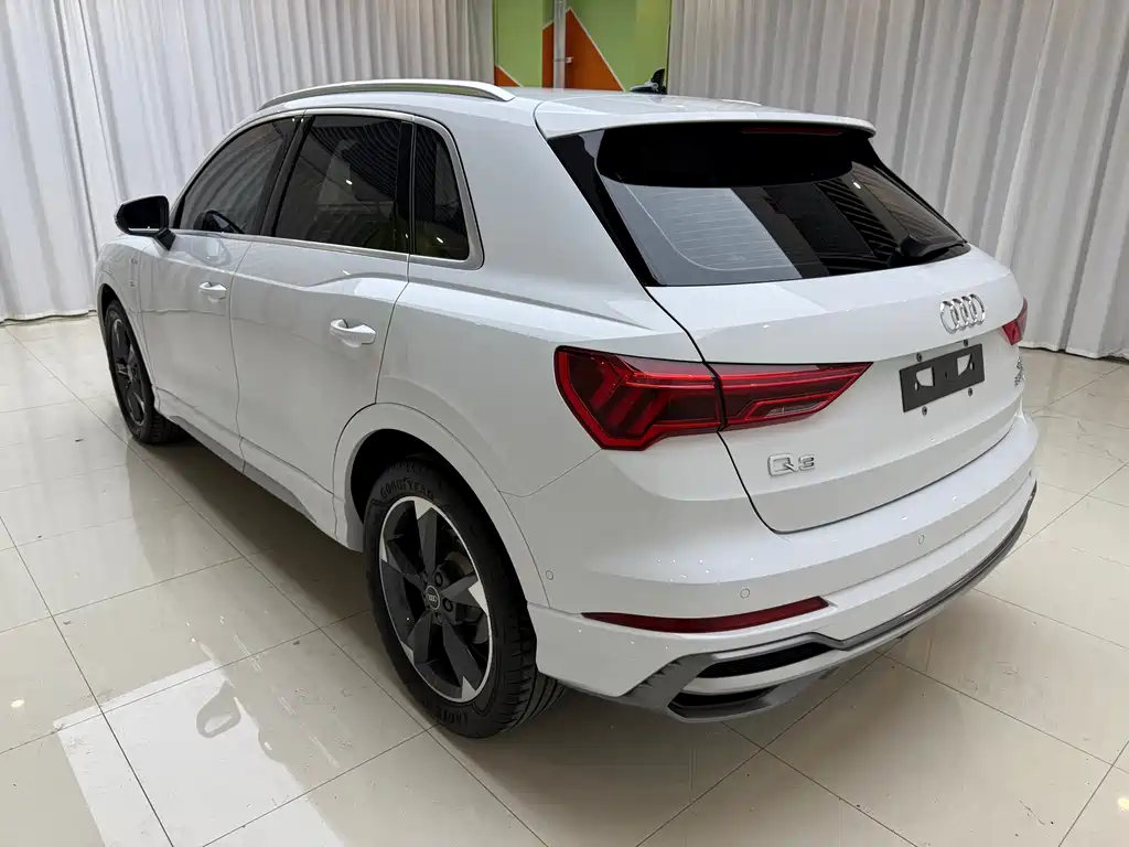 Audi Q3 2023 35 TFSI Fashion (1.4T)