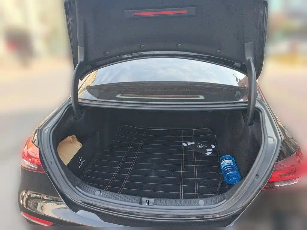 Mercedes-Benz E-Class — миниатюра 15
