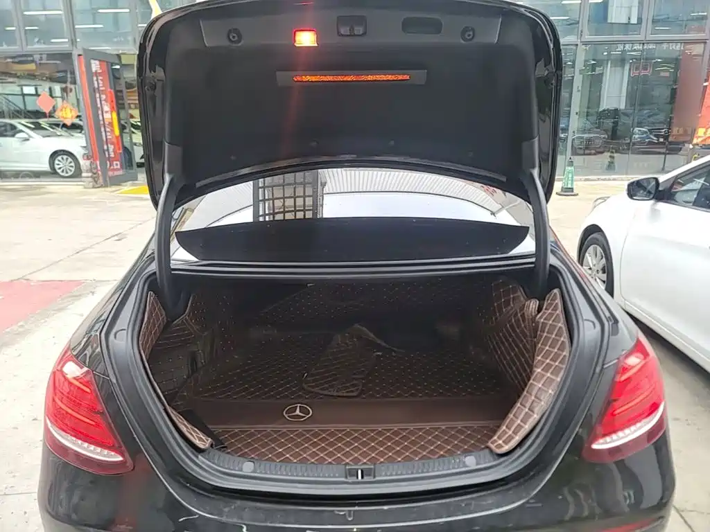 Mercedes-Benz E-Class — миниатюра 19