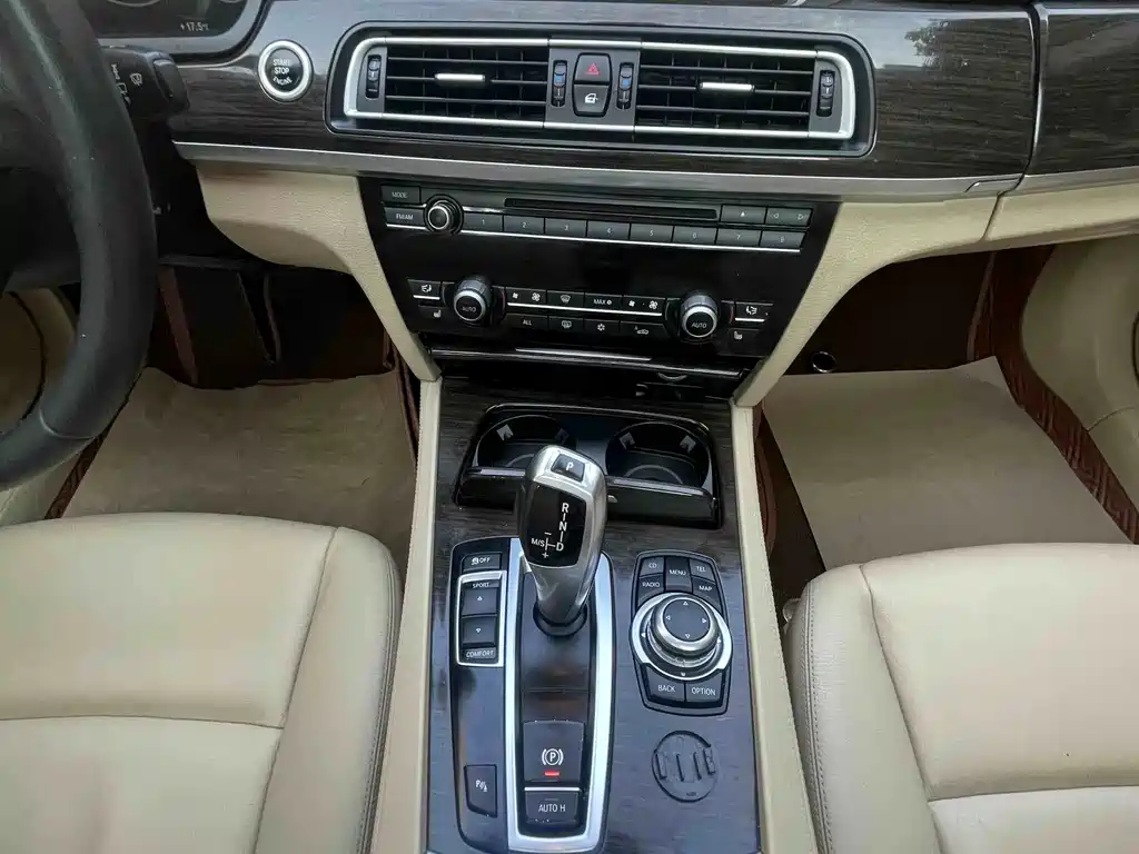 BMW 7 Series — миниатюра 15