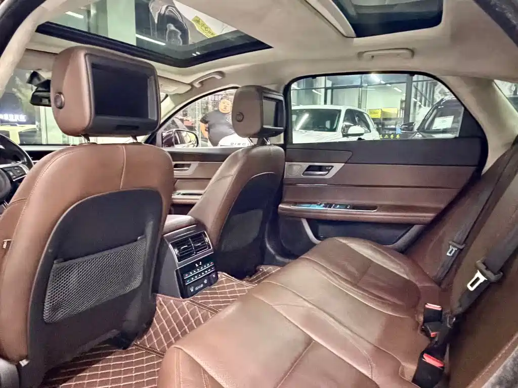 Jaguar XFL — миниатюра 8