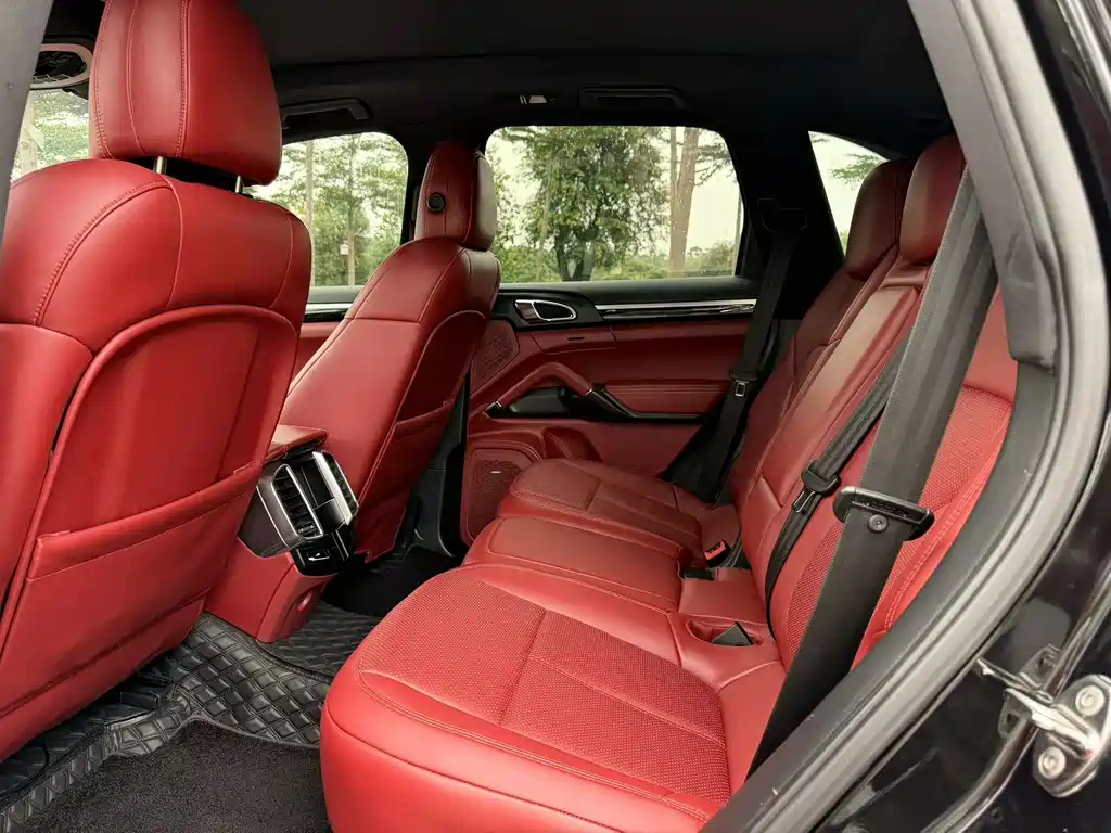 Porsche Cayenne — миниатюра 6