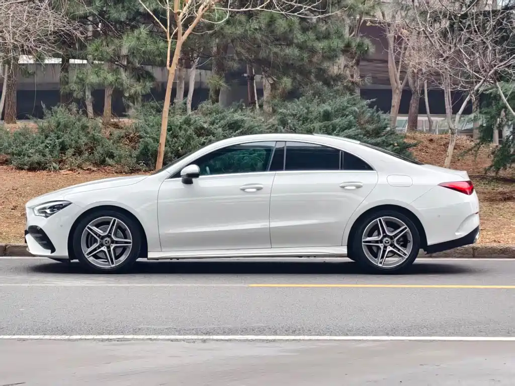 MERCEDES-BENZ CLA