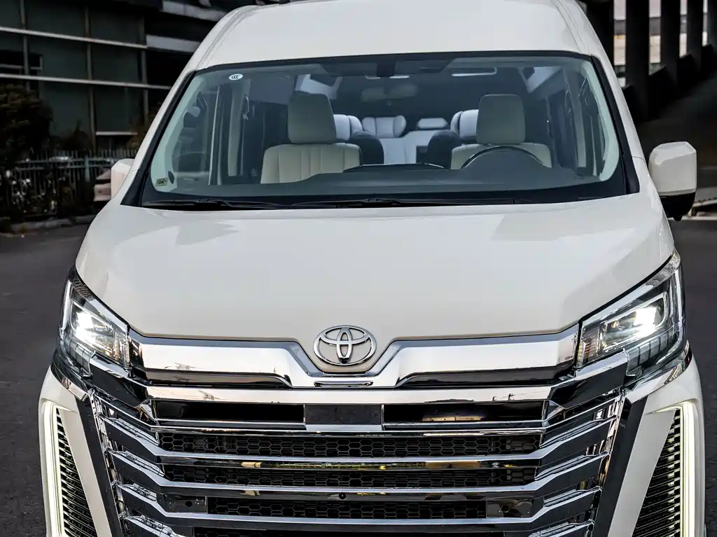 Toyota Hiace - фото 11