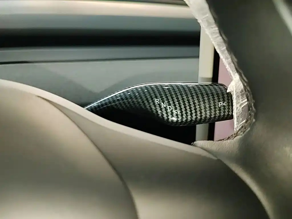 Tesla Model Y — миниатюра 14