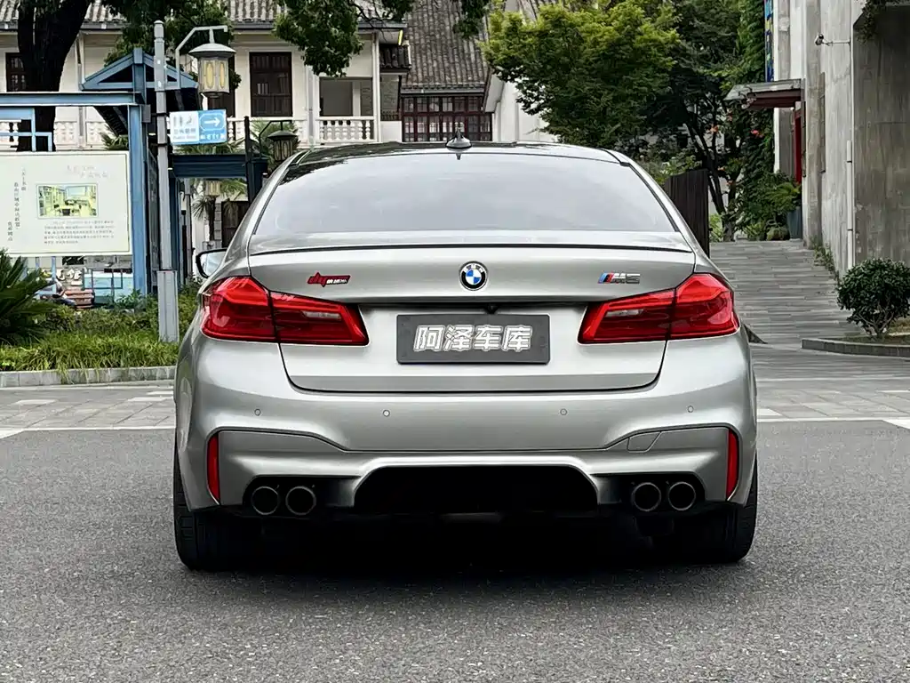BMW M5 — миниатюра 6