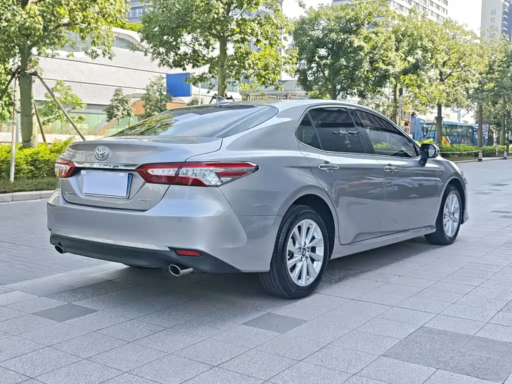Toyota Camry — миниатюра 4