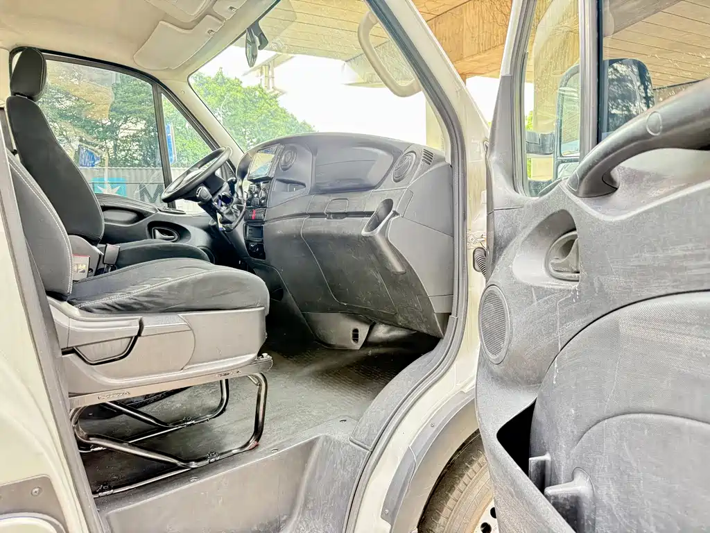 IVECO Ousheng — миниатюра 12