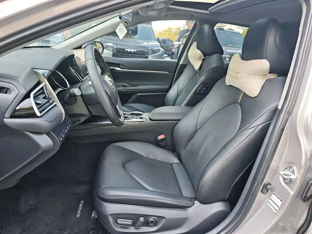 Toyota Camry — миниатюра 5