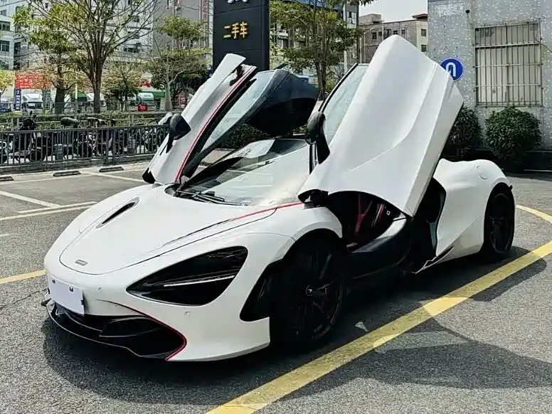MCLAREN 720S