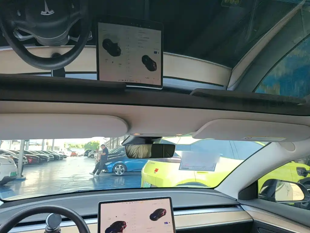 Tesla Model 3 — миниатюра 18