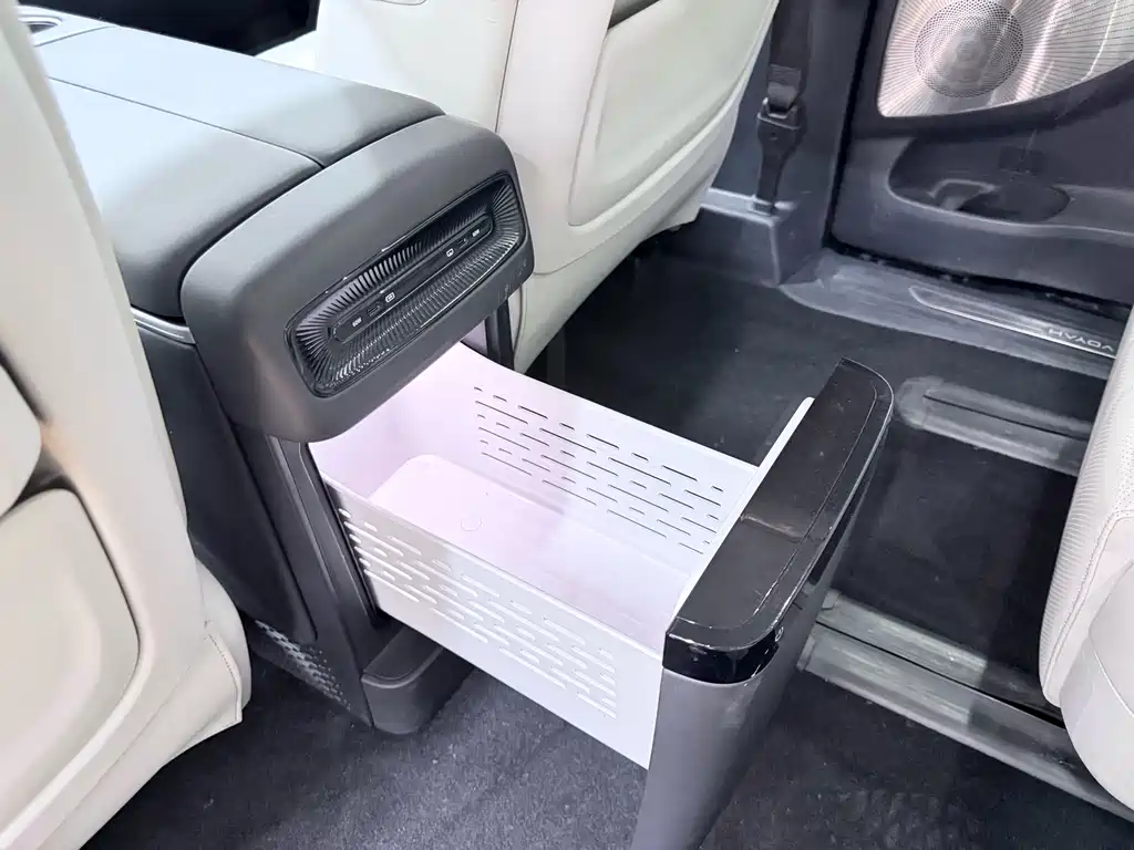 Voyah Dreamer PHEV 4WD Flagship Kunpeng Edition, фото 21