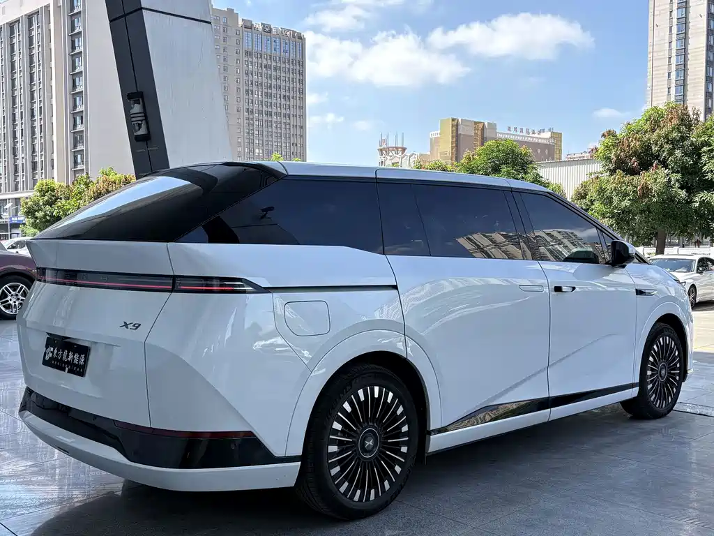 XPeng X9 — миниатюра 9