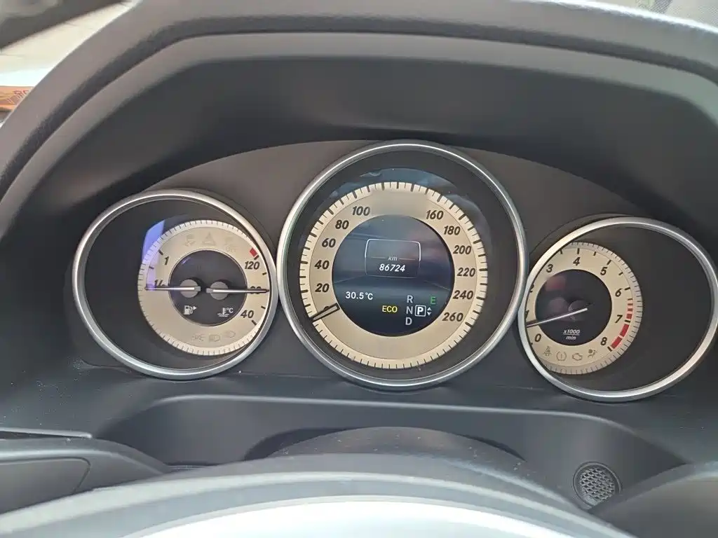 Mercedes-Benz E-Class — миниатюра 4