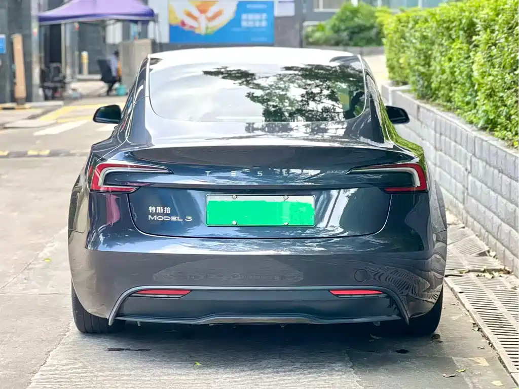 Tesla Model 3 — миниатюра 9