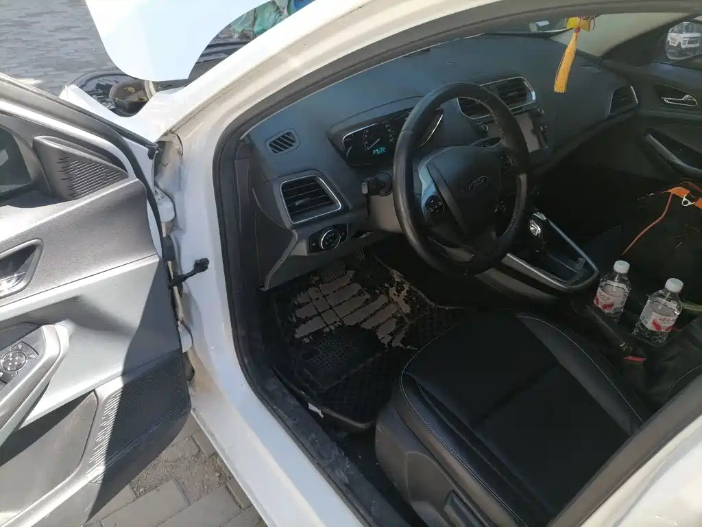 Ford Escort — миниатюра 12