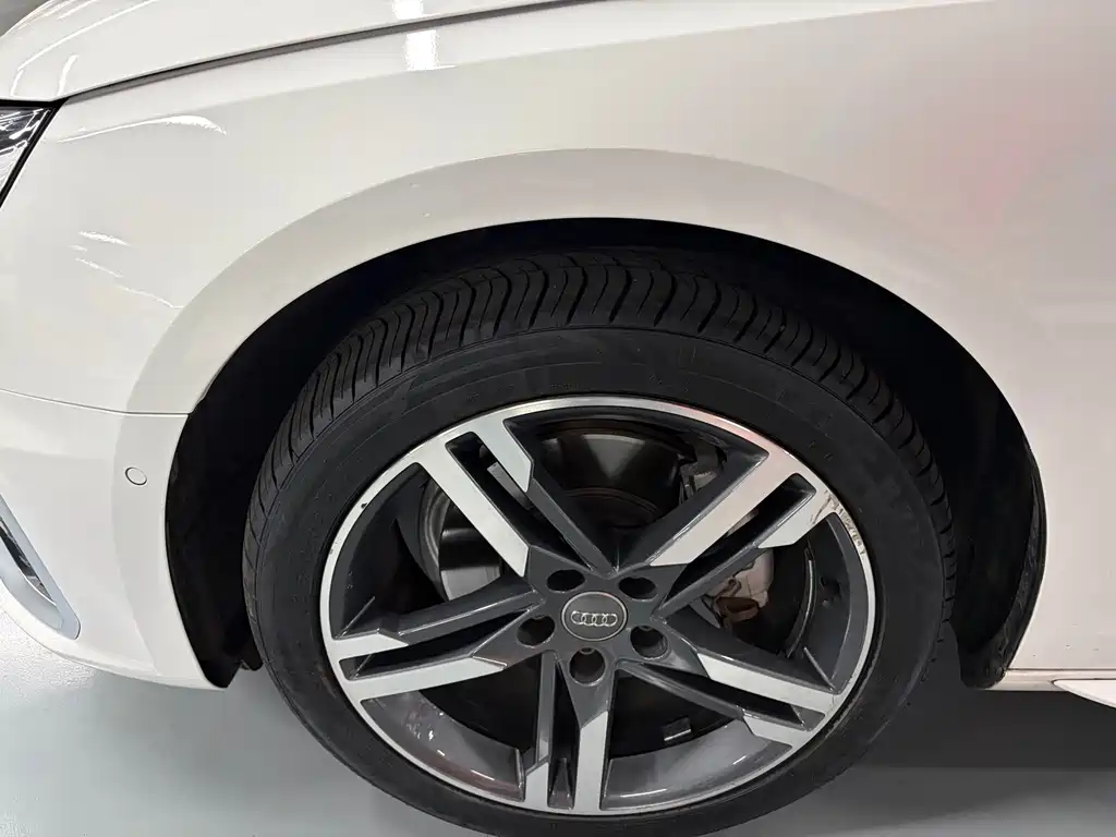 Audi A4L 2019 40 TFSI Fashion V