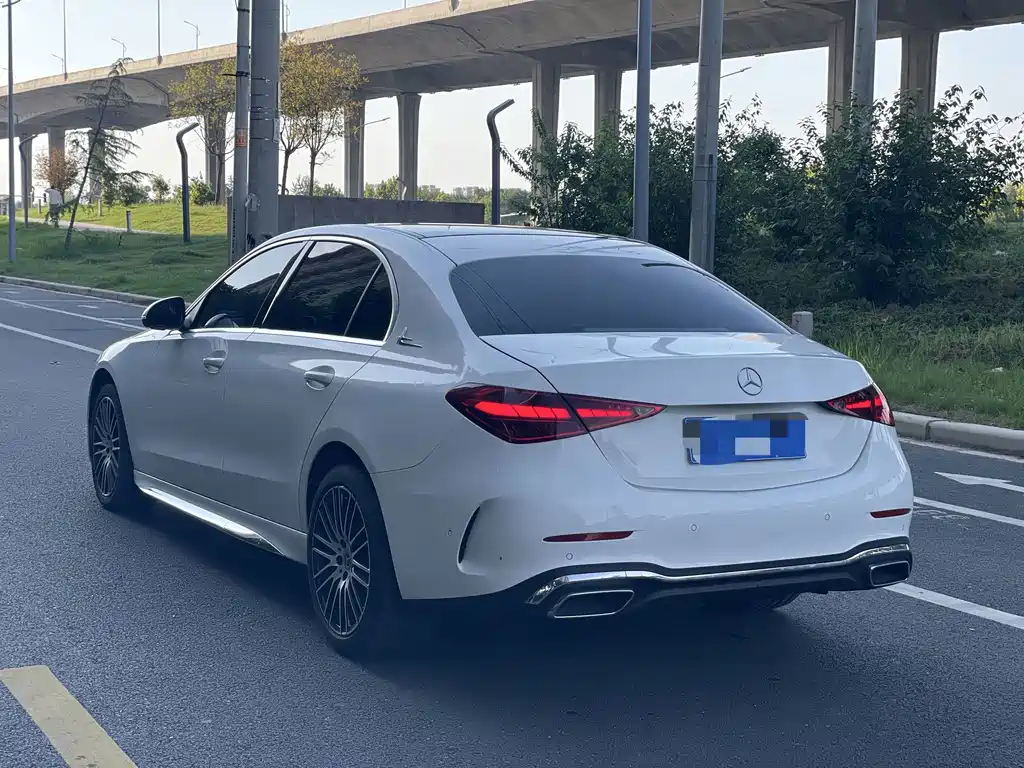 Mercedes-Benz C-Class — миниатюра 6